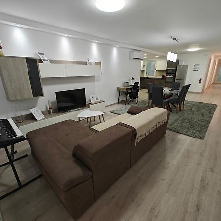 Modern Apartment With Large Outdoor Area - Sleeps 7, Close To Malta International Airport Luqa Eksteriør bilde